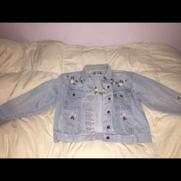 Jean jacket - Picture 1 of 4